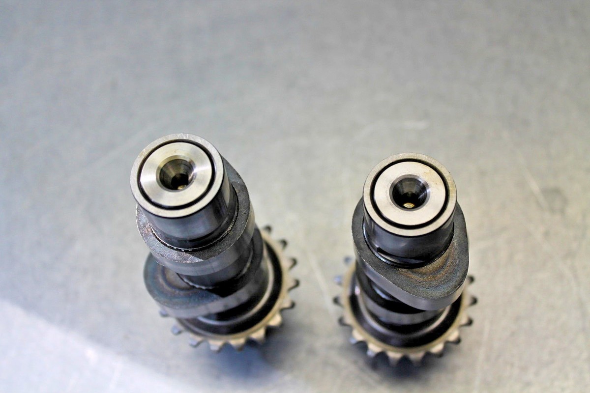 OEM Harley Davidson BIG TWIN Front Rear CAMSHAFT 25589-07 OEM Harley Davidson BIG TWIN Front Rear CAMSHAFT 25589-07