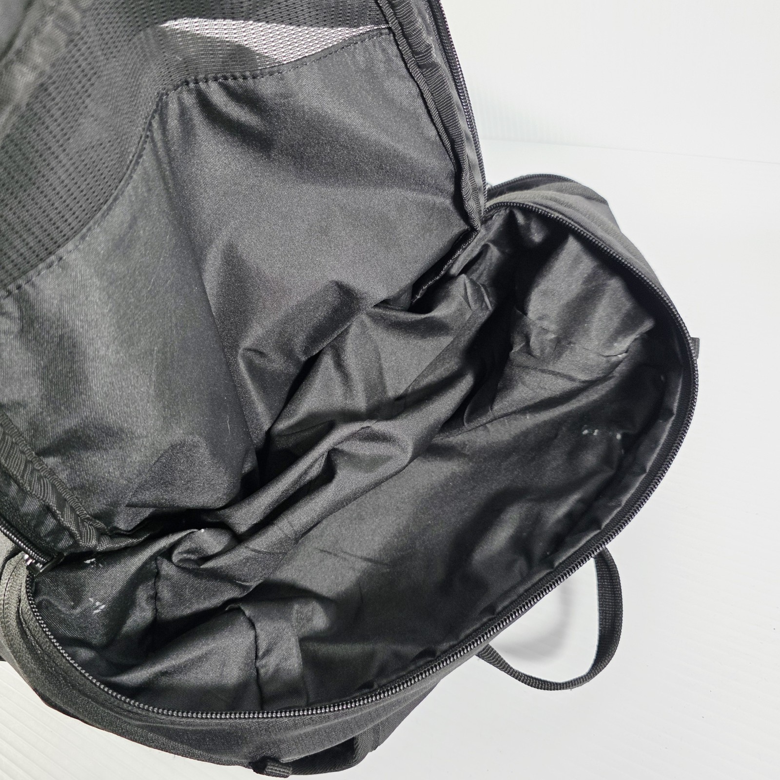 PUMA BASKETBALL PRO Hoops Backpack Black - White - Great Condition  thumbnail 8