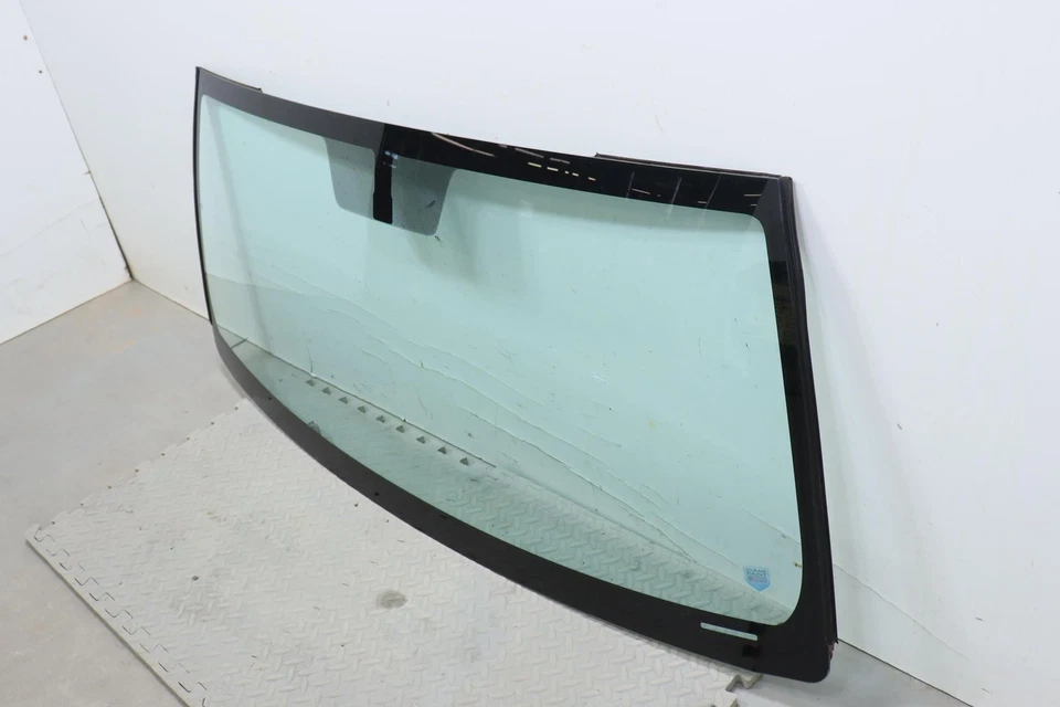 2010 - 2019 TOYOTA 4RUNNER FRONT WINDSHIELD WINDOW GLASS OEM - Image 2 of 4