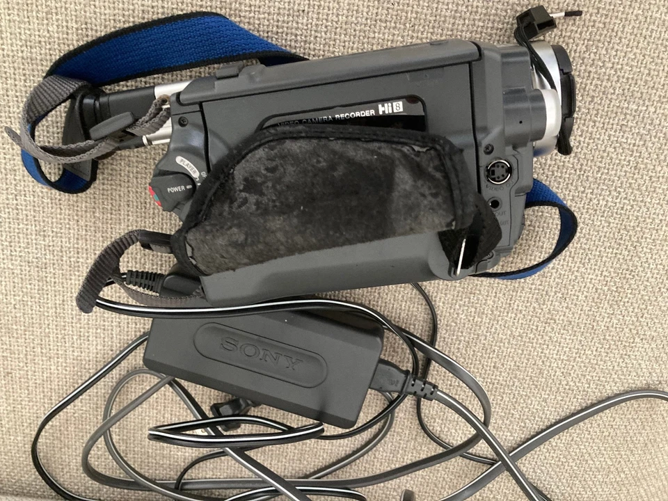 WORKING Sony CCD-TRV608 Video 8mm Analog Camcorder w/ Light, cables, manual - Image 4 of 4