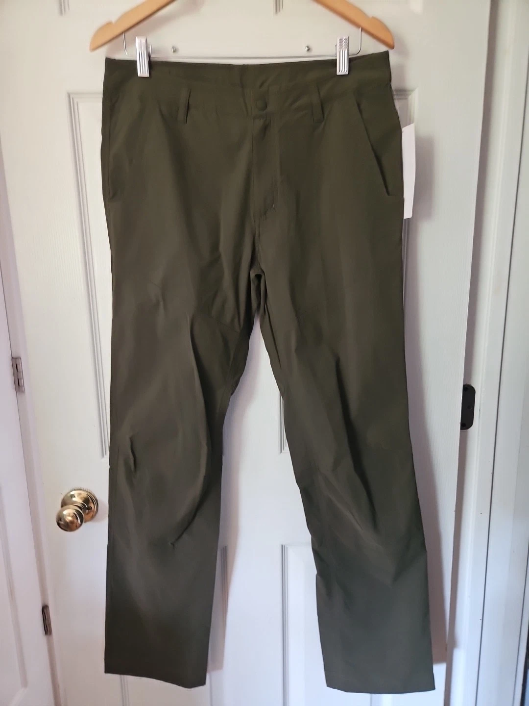 NWT Mountain Hardwear Men’s Basin Trek Hike Pants Dark Pine Green 32 x 32 $85
Opens in a new window