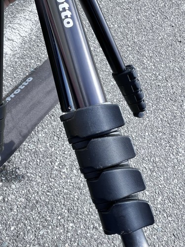 Manfrotto Compact Action Ball Head Traveler Tripod Black 61" T0566831 No Reserve - Picture 7 of 8