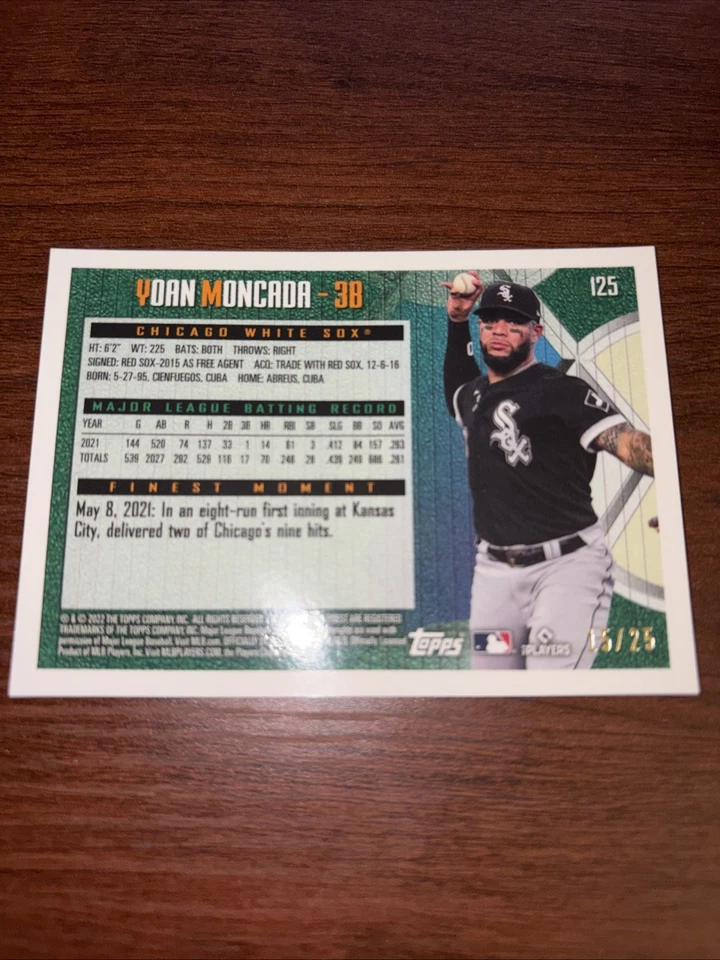 Topps Finest Flashbacks #125 2022 Yoan Moncada refractor negro/25 White Sox Foto 2 de 2