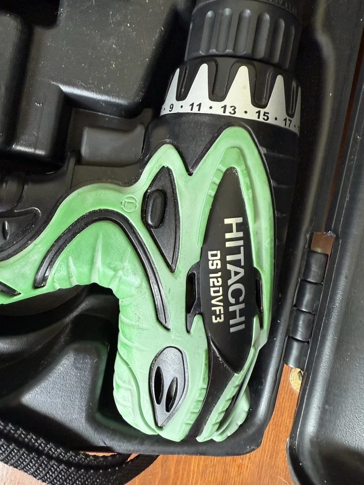 Беспроводная дрель Hitachi 12 В DS 12DVF3 2 аккумулятора, чехол и зарядное устройство *ЧИТАЙТЕ... - Изображение 4 из 4