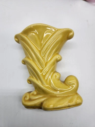 Vintage McCoy 5" Yellow Cornucopia Bud Vase USA 835 Shawnee T34