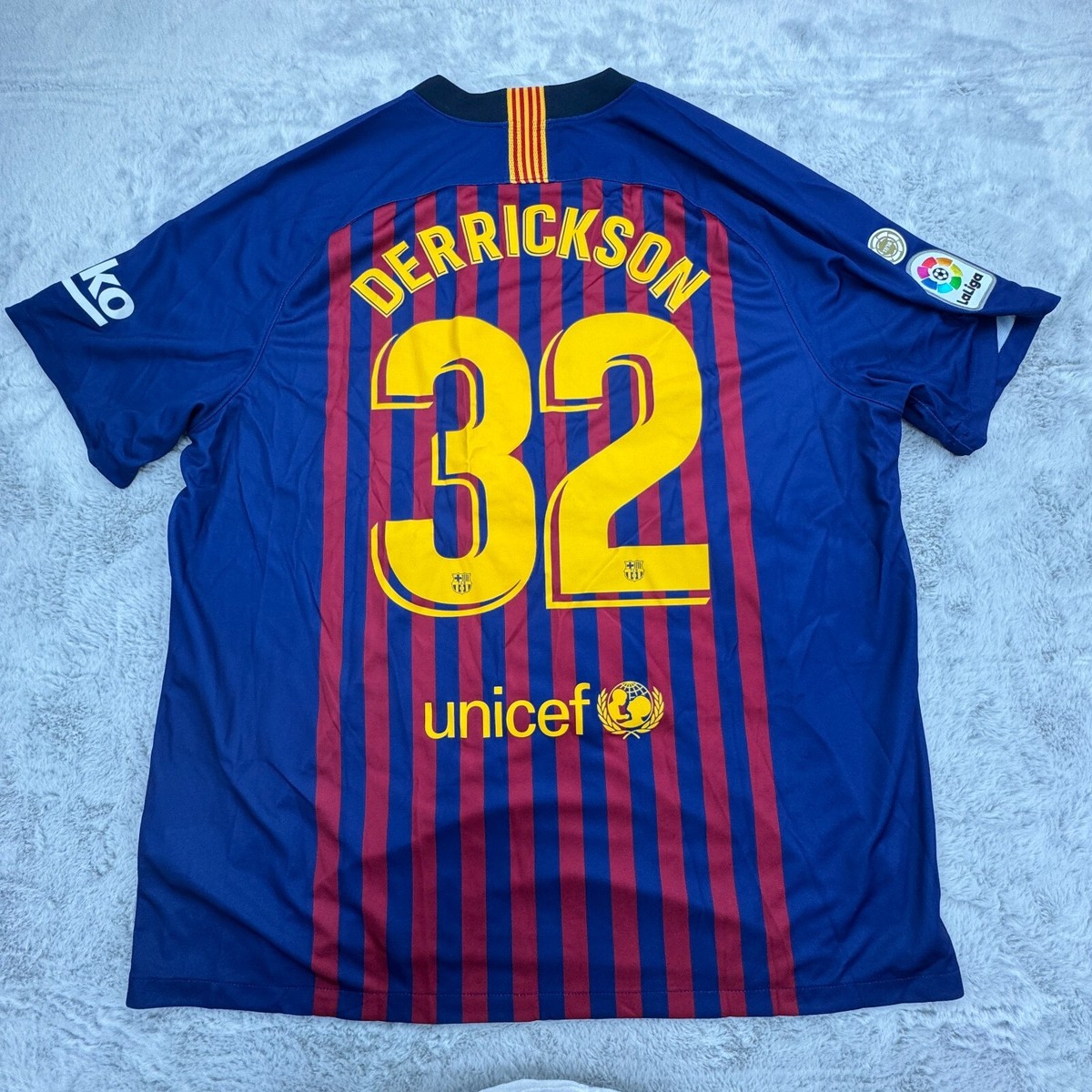 FC Barcelona Nike シャツ Lサイズ UNHC FC Barcelona Nike シャツ Lサイズ UNHC