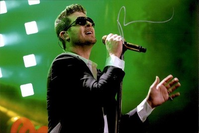 Robin Thicke Authentic signed rock 10X15 photo W/Certificate Autographed (B2)