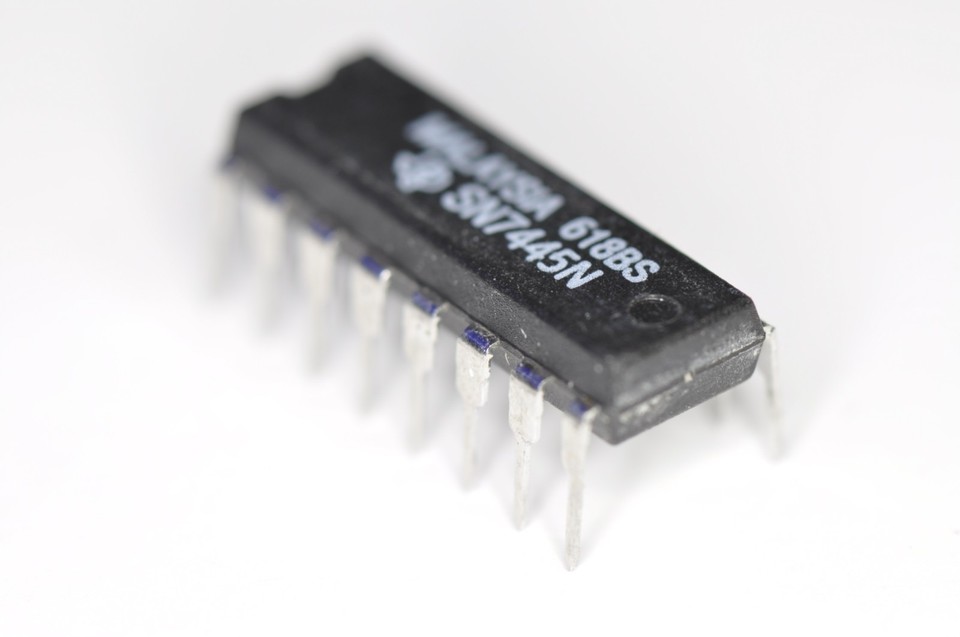 Texas Instruments SN7445N BCD‑to‑Decimal Decoder Driver TTL IC 16‑Pin ...