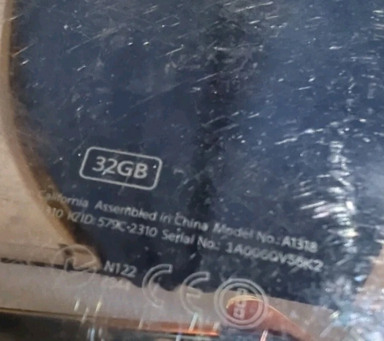 Apple iPod Touch - 3rd Generation A1318 - 32GB - Image 3 of 3