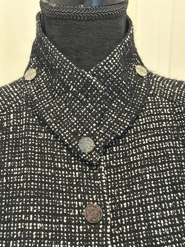 Traje Chaqueta y Falda CHANEL Vintage Bouclé Tweed Colección Otoño 2002 Tallas 44/42 Foto 4 de 4