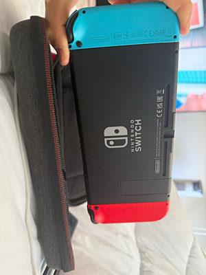Nintendo Switch Handheld-System 32G Nur zweimal benutzt; komplett mit allem Zu