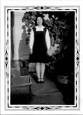 Pretty Chubby Woman in Cute Dress Sexy Legs BBW Snapshot 1940 Vintage Photo