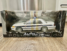 AUTOart 1:18 Ford Crown Victoria Police Interceptor Presentation White Diecast