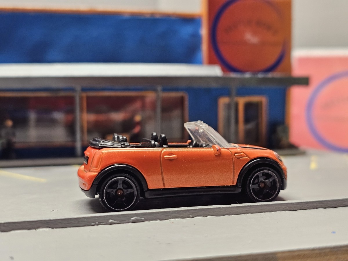 2010 Mini Cooper S Cabrio 1:64 2005 Matchbox British Roadways 5