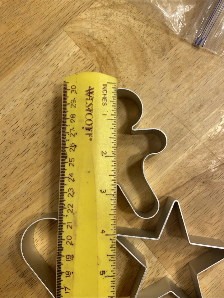 Juego de cortador de galletas de metal surtido de 3 unidades - estrella, corazón, hombre de pan de jengibre Foto 2 de 4