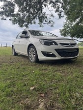 VAUXHALL ASTRA J Mk6 Facelift 2010 1.4 ‘Energy’ 5 door petrol manual breaking. 