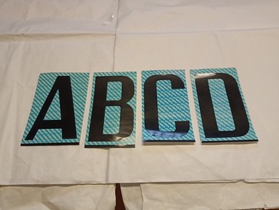 SCHWARZE SELBSTKLEBENDE PVC-BUCHSTABEN (INSGESAMT 25 BUCHSTABEN)
