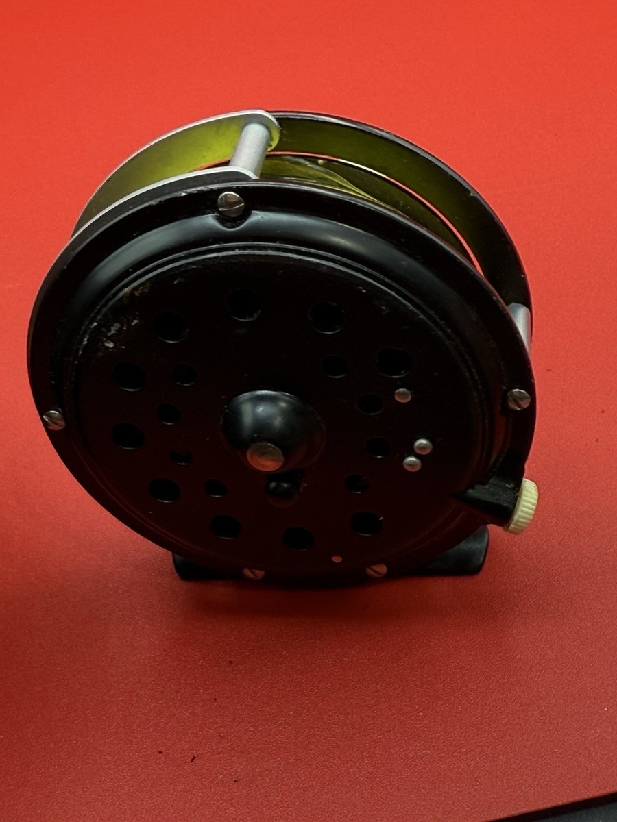 Pflueger Medalist 1494 AK Fly Fishing Reel With Lochmor Soft Case