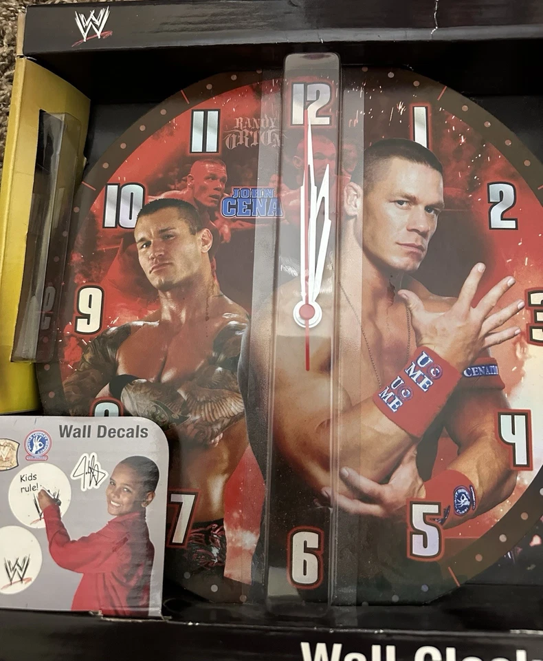 Raro reloj de pared WWE 2011 con calcomanías de pared John Cena Randy Orton rojo crudo Foto 2 de 4