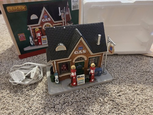Lemax 45703 VINTAGE GAS STATION Route 66 Building Christmas Village Retired 2014