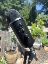 Blue Yeti USB Condenser Microphone Black w/ Adjustable Stand Multiple Features