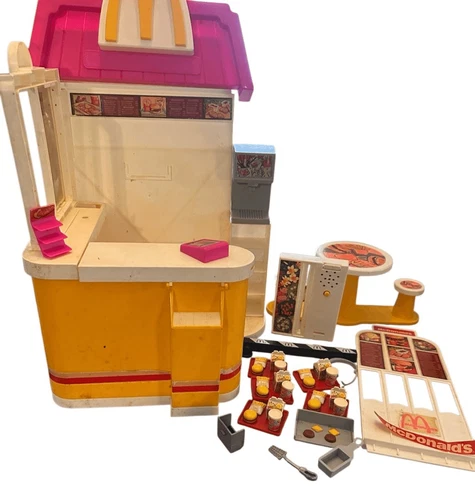 BARBIE vtg 1993 McDonalds Restaurant playset with accessories as shown.