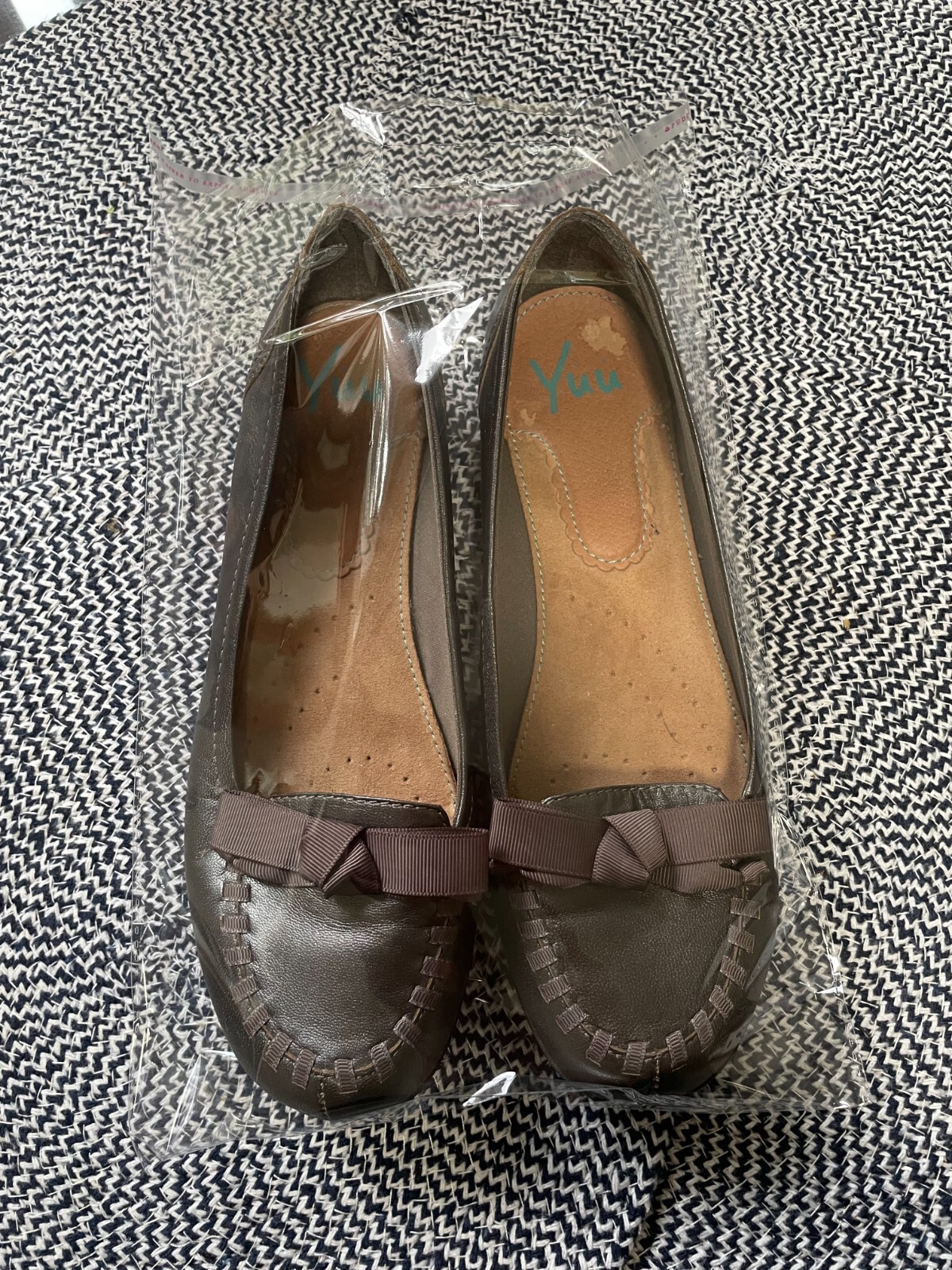 YUU Raven Flat Slip - On Shoes Women's Size 9M Slipon's