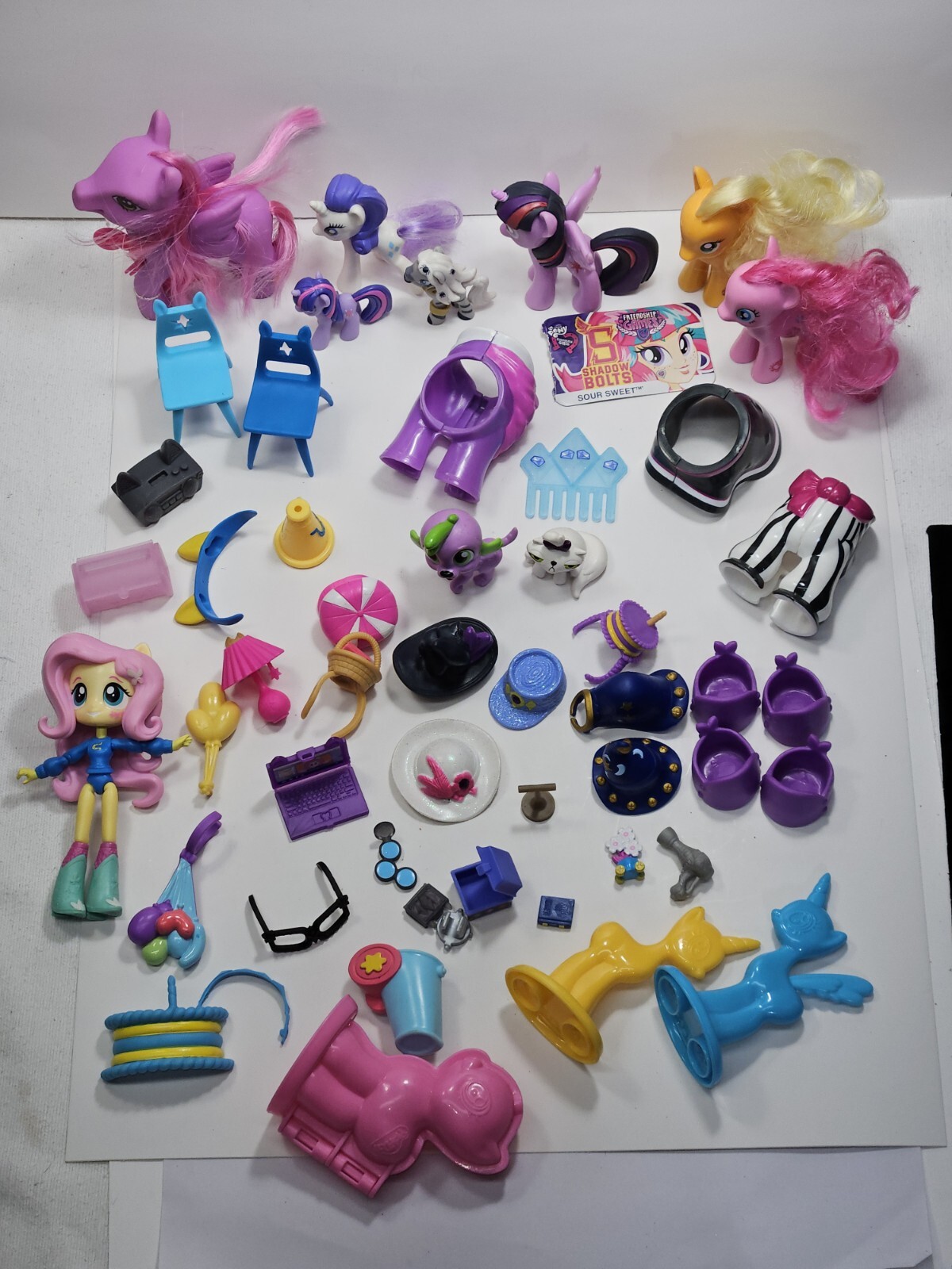 Lotto misto Equestria My Little Pony MLP minifigure accessori abbigliamento cappello cibo