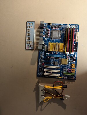 Gigabyte GA-P35-DS3 + Inbtel Core2Duo E6550 + 2GB DDR2 800 + eSATA Slot Blende