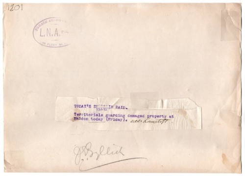 Propiedad de la Primera Guerra Mundial dañada por Zeppelin Raid Maldon Inglaterra 7x9,5 foto original de noticias - Imagen 2 de 2