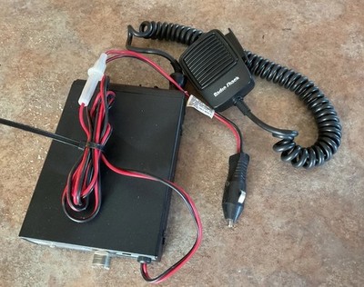 Radioshack TRC 479 40 Channel 2 WAY CB With Mic 21-1519a Untested