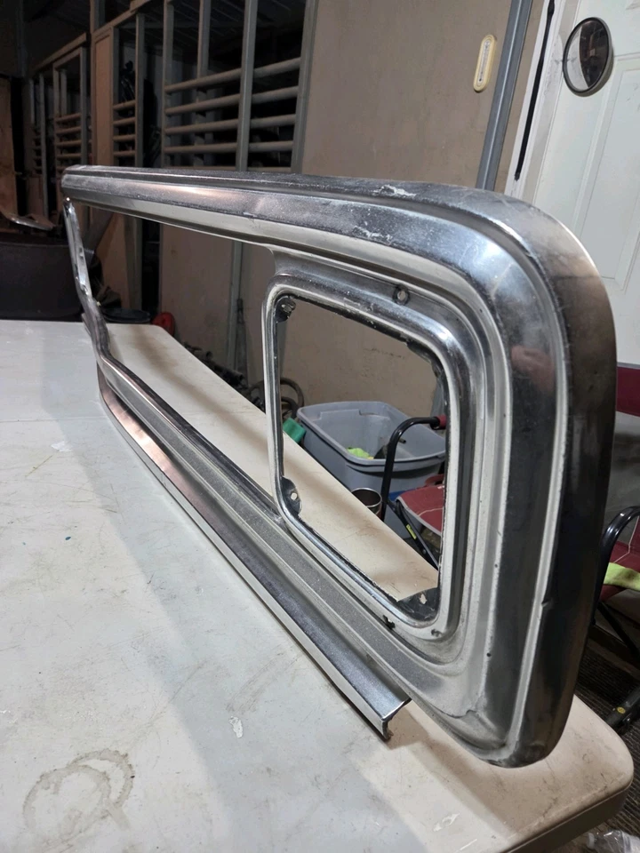 Rejilla exterior cromada para camioneta Chevy/C10 67-72 OEM usada Foto 4 de 4