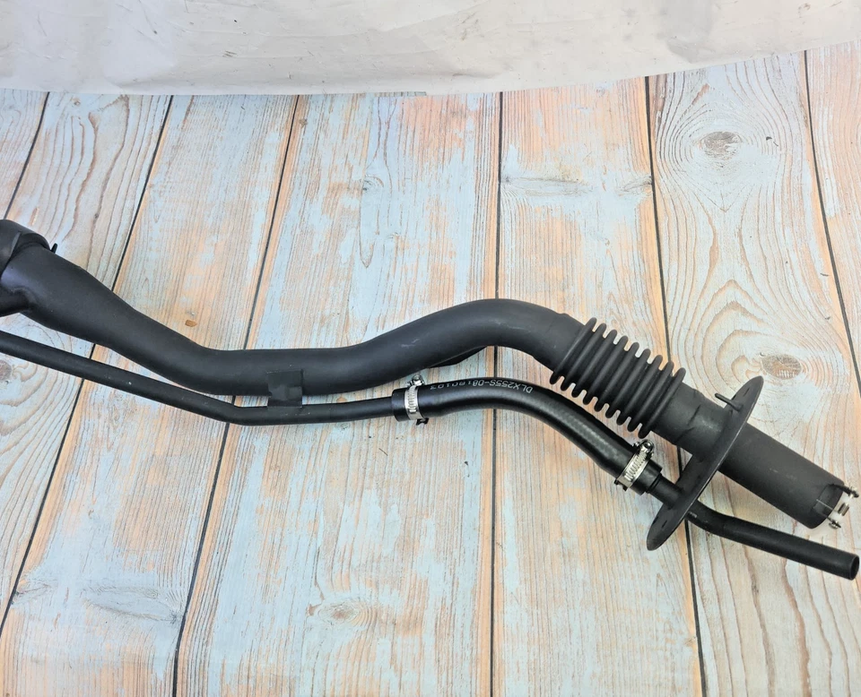 Cuello de llenado de combustible Spectra Premium FN916 para Toyota Tacoma 1995-2000 7720135470 Foto 3 de 4