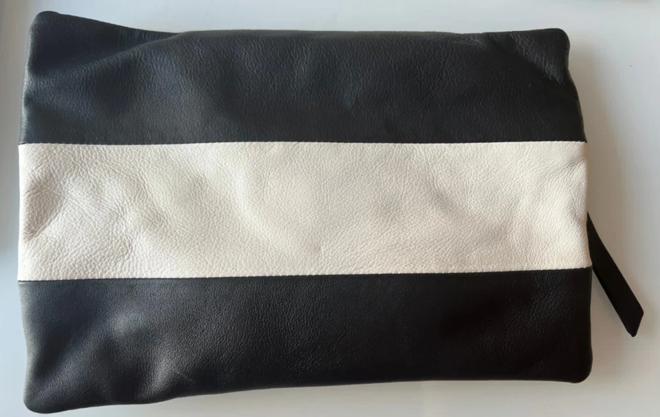 Espléndido Bolso sin asas de cuero negro blanco - Nuevo con etiquetas Precio de venta sugerido por el fabricante $158 Foto 2 de 4
