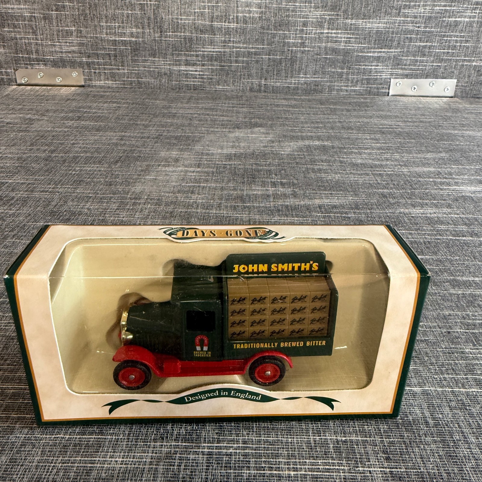 Lledo Days Gone John Smith's Traditionally Brewed Bitter Diecast Model image 2