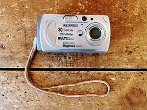 Samsung Digimax 3000 3.2 MP Digital Camera In Silver