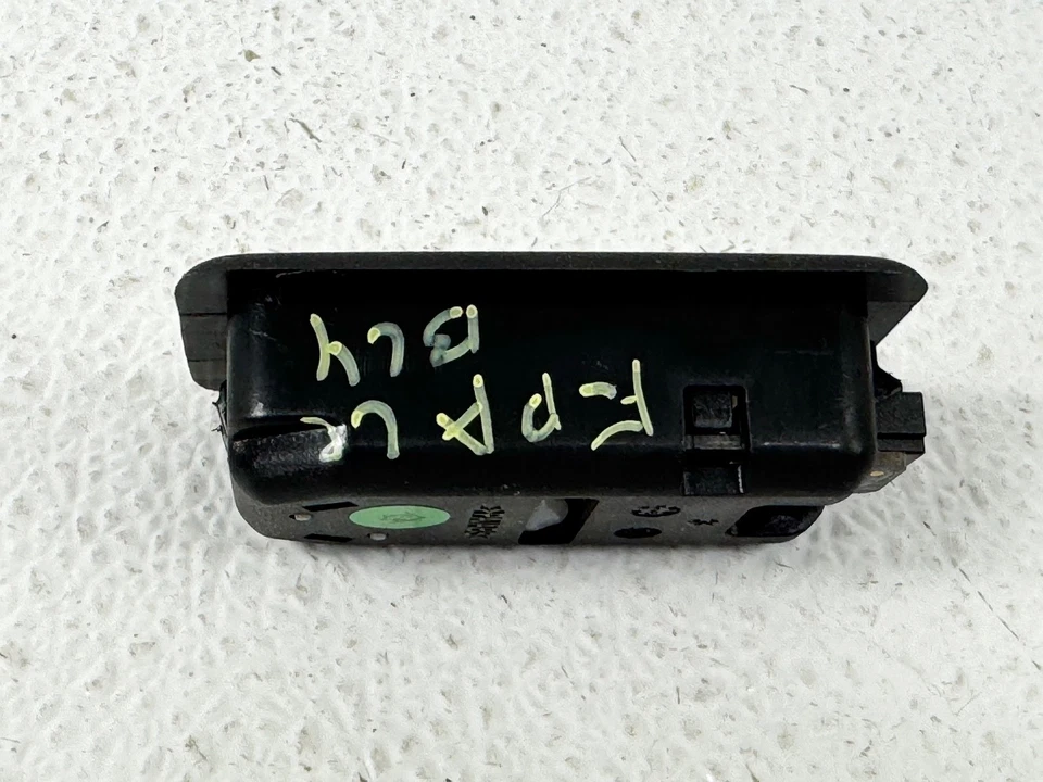 15-23 LAND ROVER DISCOVERY SPORT LEFT SIDE ROOF OVERHEAD DOME LIGHT LAMP OEM - Image 2 of 3