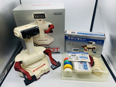 NINTENDO FAMILY COMPUTER ROBOT HVC-012 TESTED JAPAN w/Block set