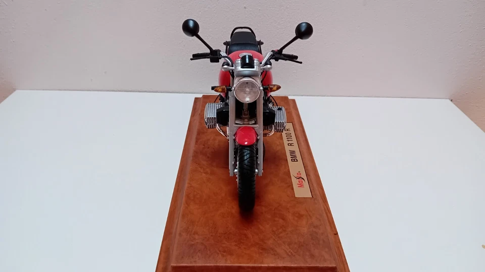 Maisto BMW R 1100 R Scala 1:10 - Immagine 2 di 4