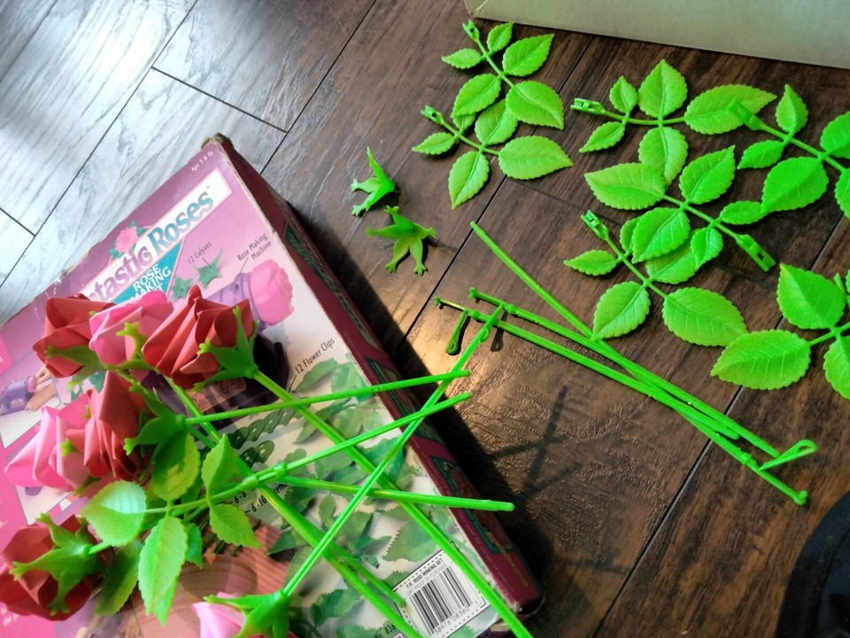 Vtg 1991 Hasbro Fantastic Roses Rose Making Set Flower Maker Kit 90s