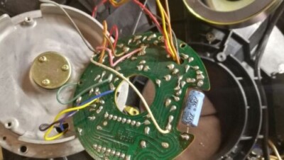 Giradischi Technics SL-2000 con velocità fluttuante, problema risolto con una revisione generale Giradischi Technics SL-2000 con velocità fluttuante, problema risolto con una revisione generale