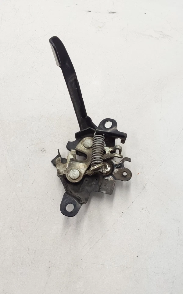 Toyota Yaris 2013 pestillo de capó OEM Foto 4 de 4