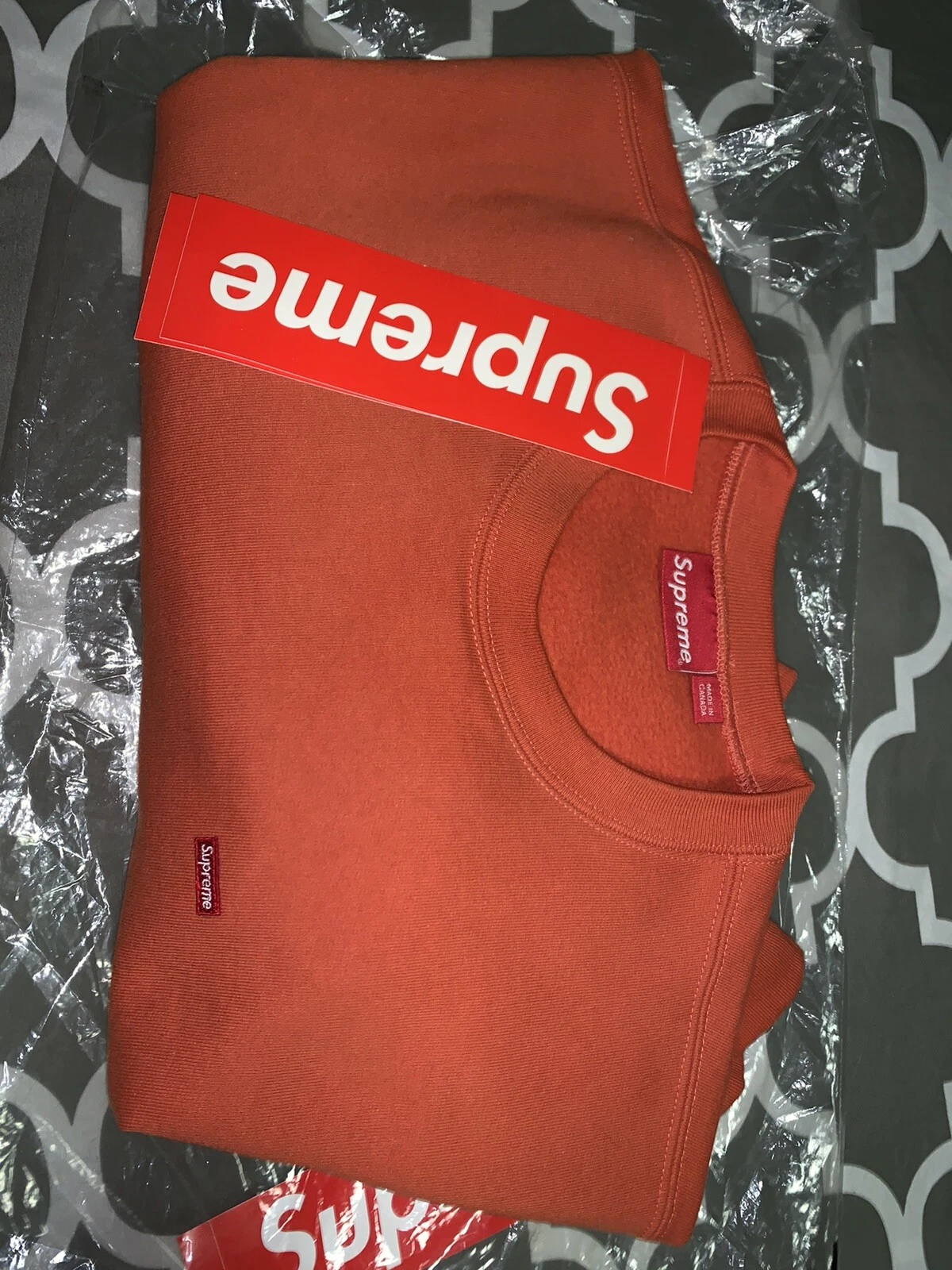Pull à encolure ras du cou Supreme flambant neuf taille moyenne