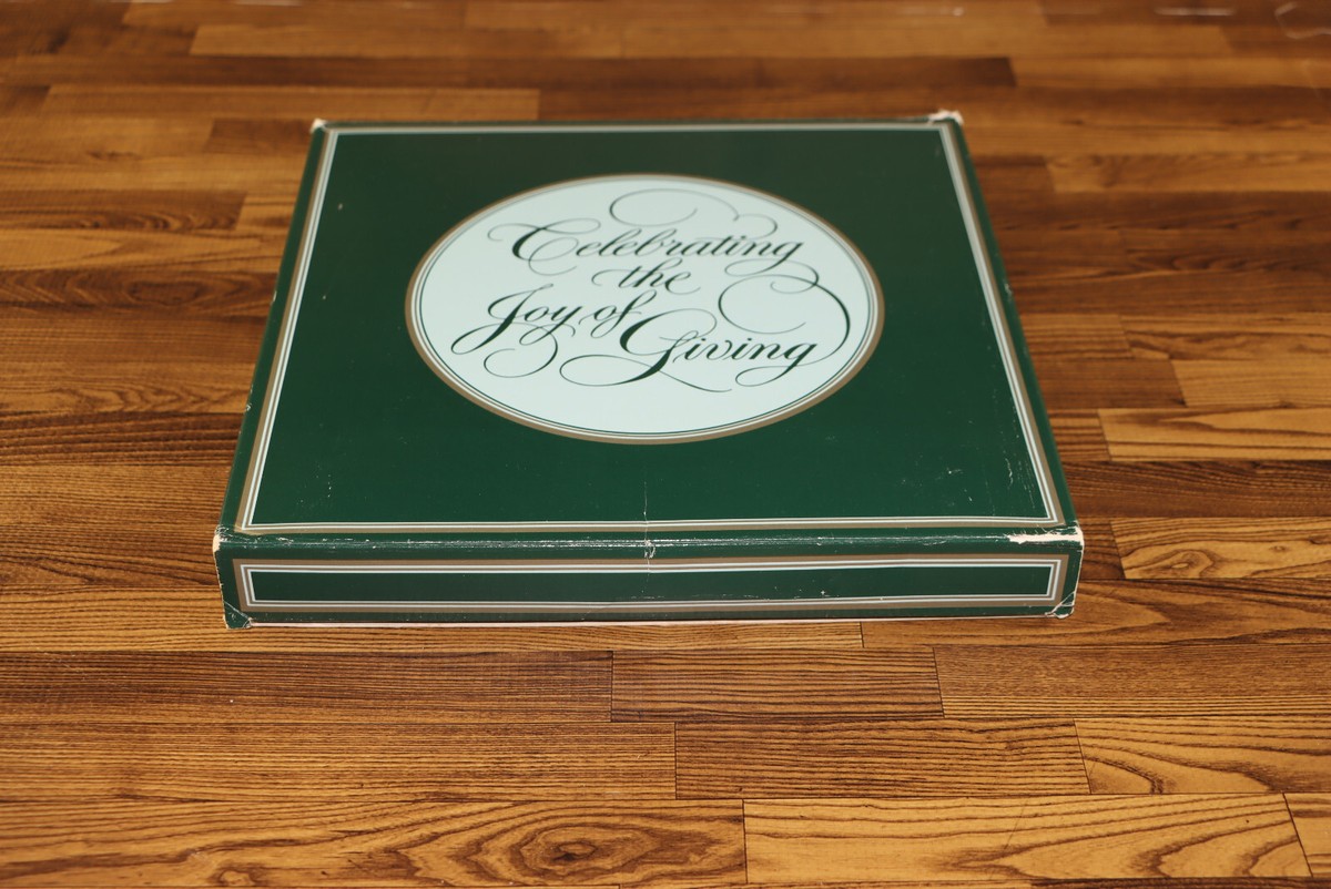 Avon 1984 Celebrating the Joy of Giving 22K Gold Trim