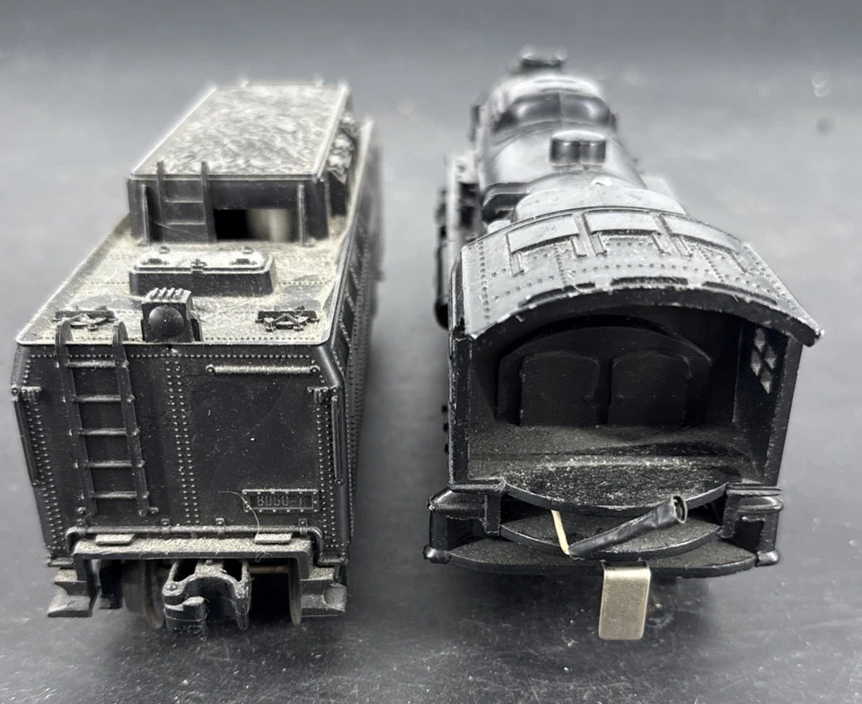 Lionel 8304 Die-cast Locomotive runs Super Smooth Forwards & Backwards W/ Tender - Image 4 of 4