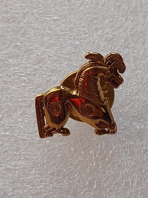 Christian Lacroix Goldenes Pferd Pin. Sammlung Brosche Schmuck, Parfum Luxus