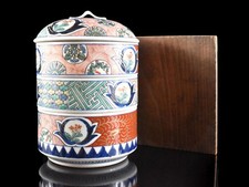 Y5897 : BOITES TROIS COUCHES japonaises anciennes Imari-ware porcelaine colorée avec boite