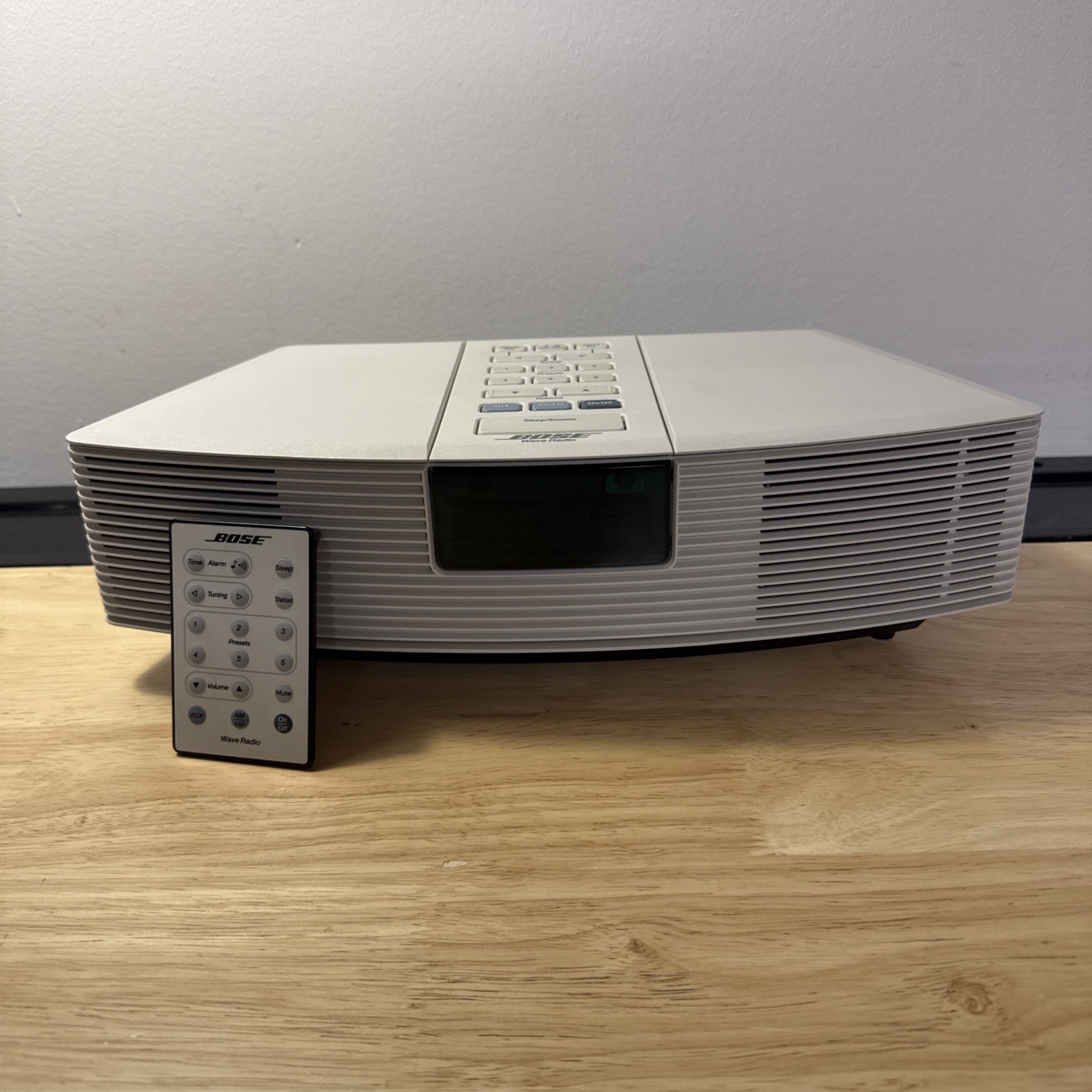 Bose Wave Radio Model AWR1-1W Alarm Clock AM/FM Radio White w/ Remote TESTED VGC