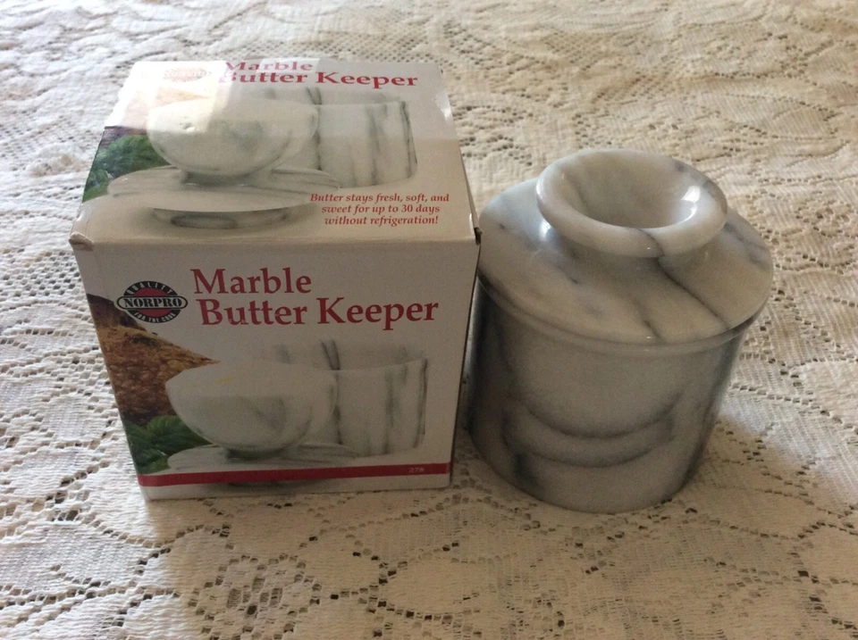 Sin usar, en caja Norpro #278 Vasija de almacenamiento de mantequilla de mármol hecha a mano Foto 2 de 4