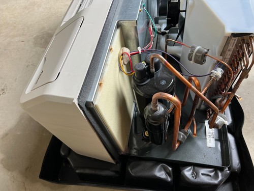 AMANA Terminal Air Conditioner: 11,500/11,700 BtuH, 400 to 450 sq ft 208/230V - Picture 4 of 9
